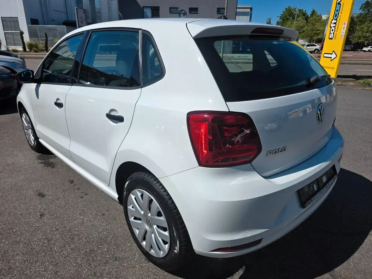 Gebraucht VW Polo Trendline 75 PS (55 kW) 2015 Weiß Kleinwagen