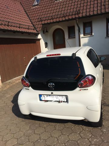 Gebraucht Toyota Aygo Cool 68 PS (50 kW) 2013 Weiß metallic Kleinwagen