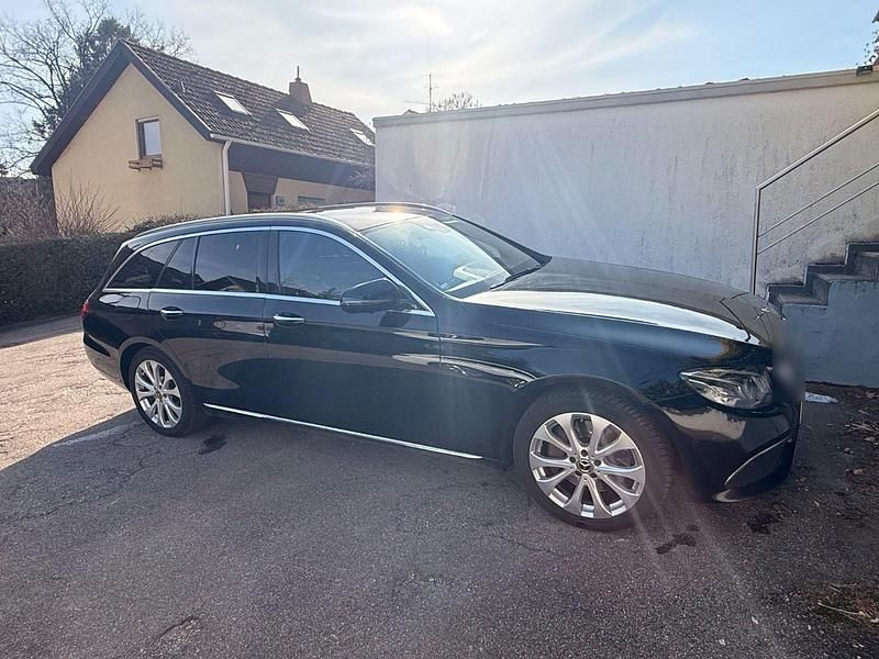 Gebraucht Mercedes E220 Avantgarde 194 PS (142 kW) 2017 Schwarz Kombi