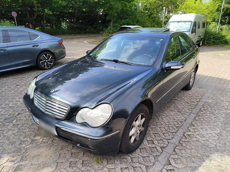 Blau Gebraucht 2001 Mercedes C180 Limousine | 1.800 € (Superpreis) - Bild 1/4