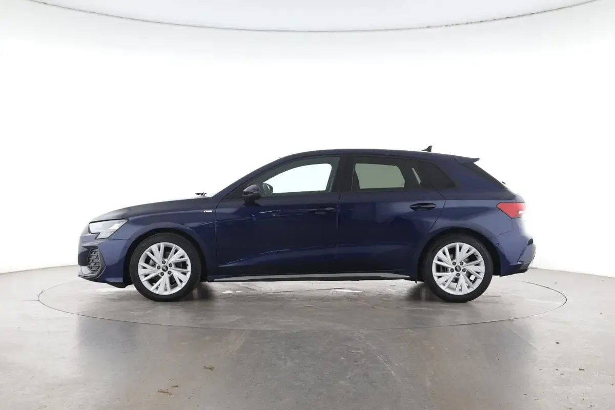 Gebraucht Audi A3 S-Line 150 PS (110 kW) 2025 Navarrablau Limousine