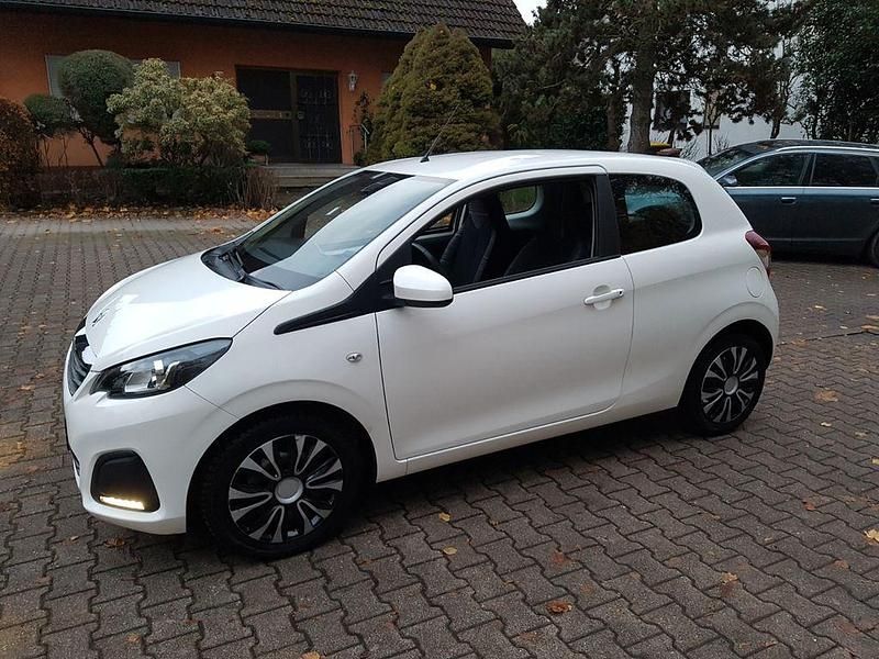 Weiß Gebraucht 2016 Peugeot 108 Active Kleinwagen | 4.400 € (Guter Preis) - Bild 1/4