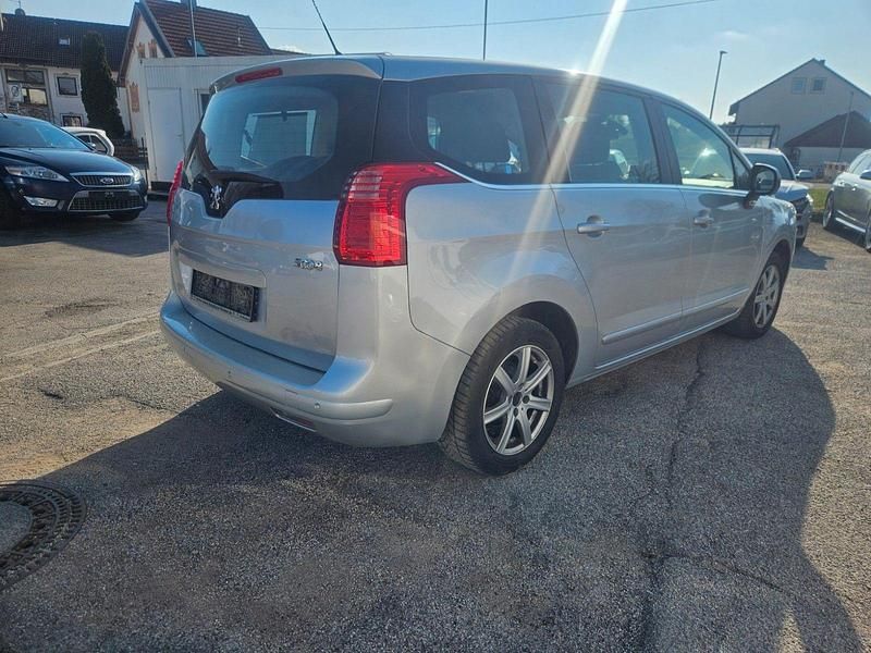 Gebraucht Peugeot 5008 Active 120 PS (88 kW) 2014 Grau Van / Kleinbus