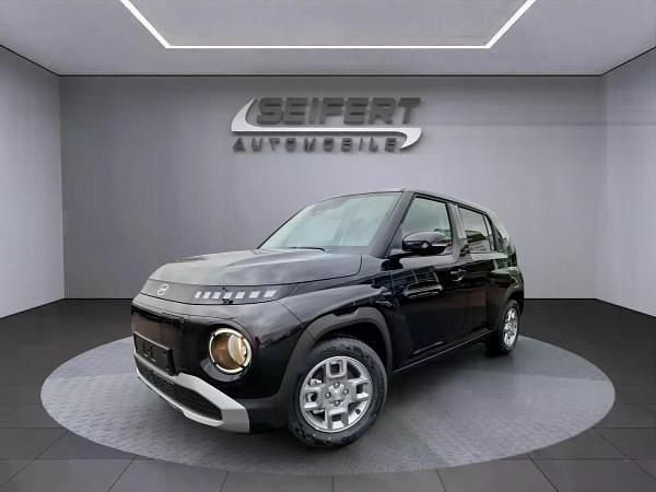 Schwarz (abyss black / mic) Neu 2025 Hyundai Inster Trend Kleinwagen | 25.690 € (Etwas zu teuer) - Bild 1/4