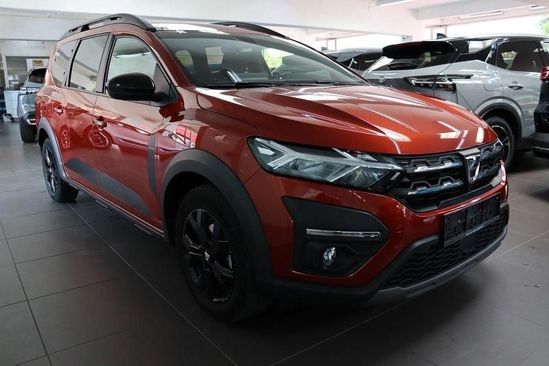 Second-hand Dacia Jogger 101 CP (74 kW) 2022 Maro Monovolum