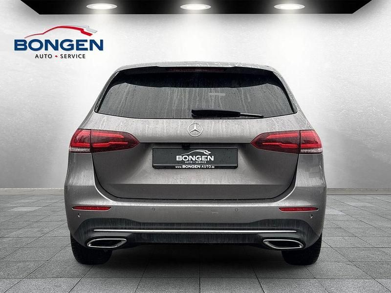 Gebraucht Mercedes B200 Progressive 163 PS (119 kW) 2021 Mountaingrau Van / Kleinbus