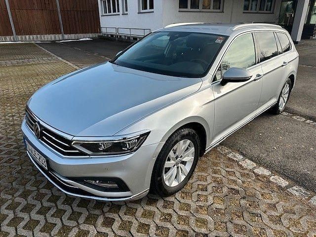 Silber Gebraucht 2020 VW Passat Elegance Kombi | 21.700 € (Etwas zu teuer) - Bild 1/4