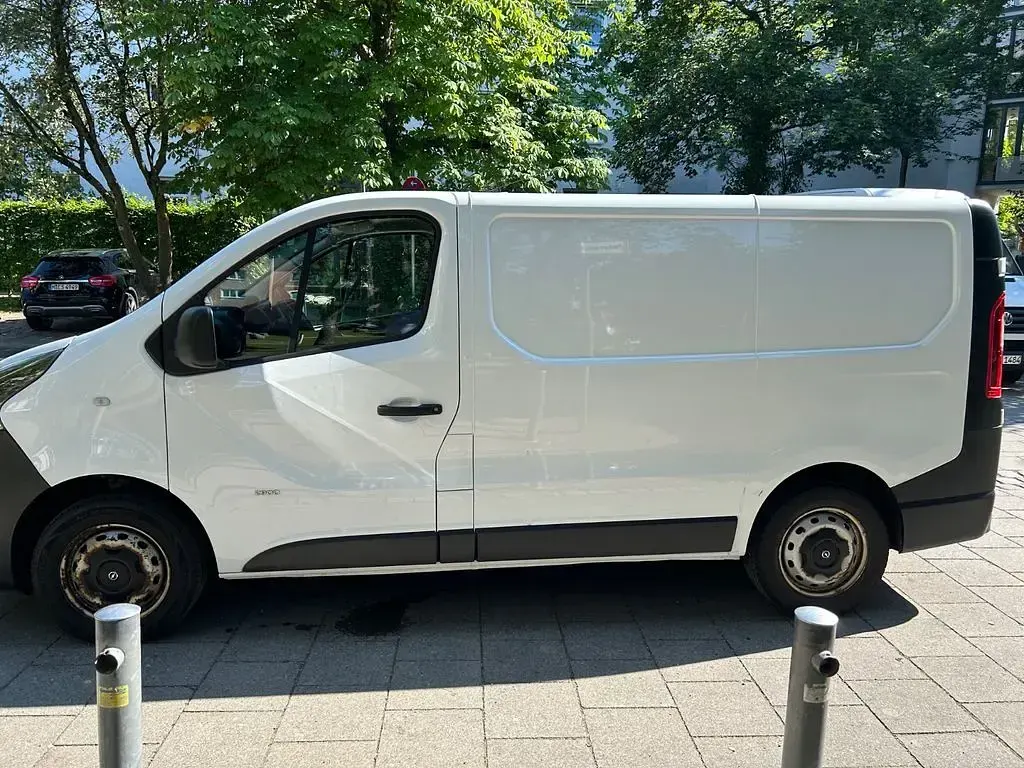 Gebraucht Opel Vivaro 120 PS (88 kW) 2017 Weiß Van / Kleinbus