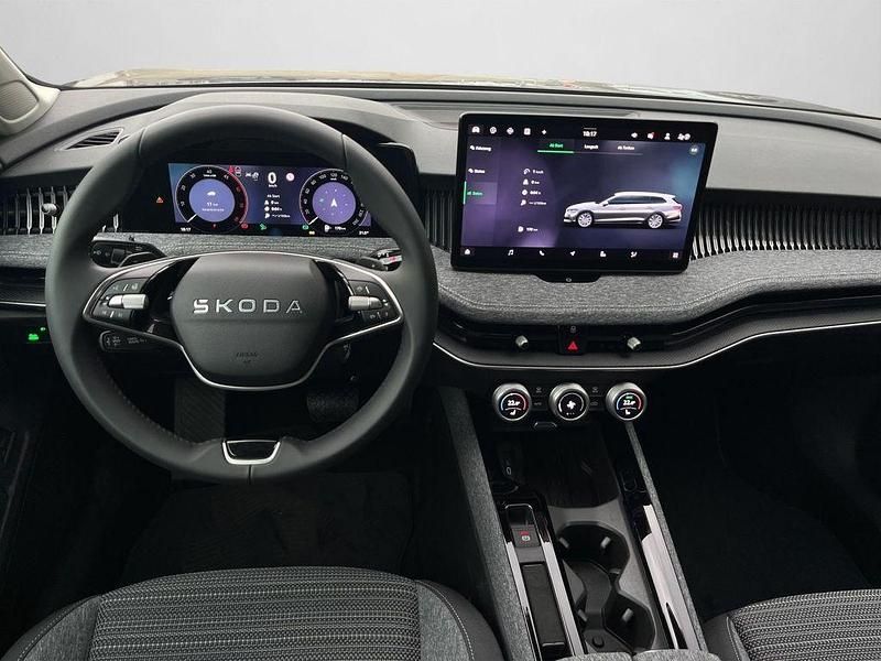 Neu Skoda Superb Selection 150 PS (110 kW) 2025 Grau Kombi