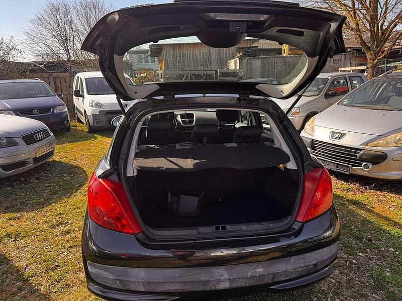 Gebraucht Peugeot 207 Filou 73 PS (53 kW) 2008 Schwarz Limousine