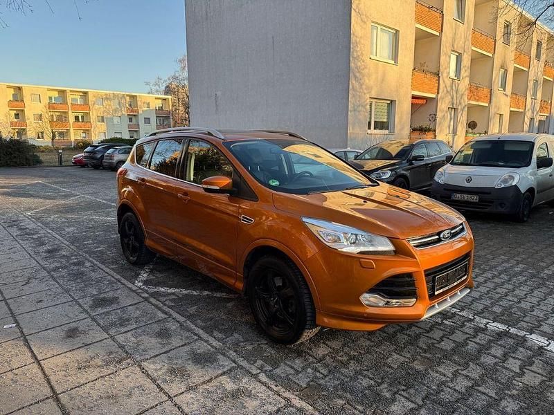 Gebraucht Ford Kuga Individual 182 PS (133 kW) 2015 Orange SUV