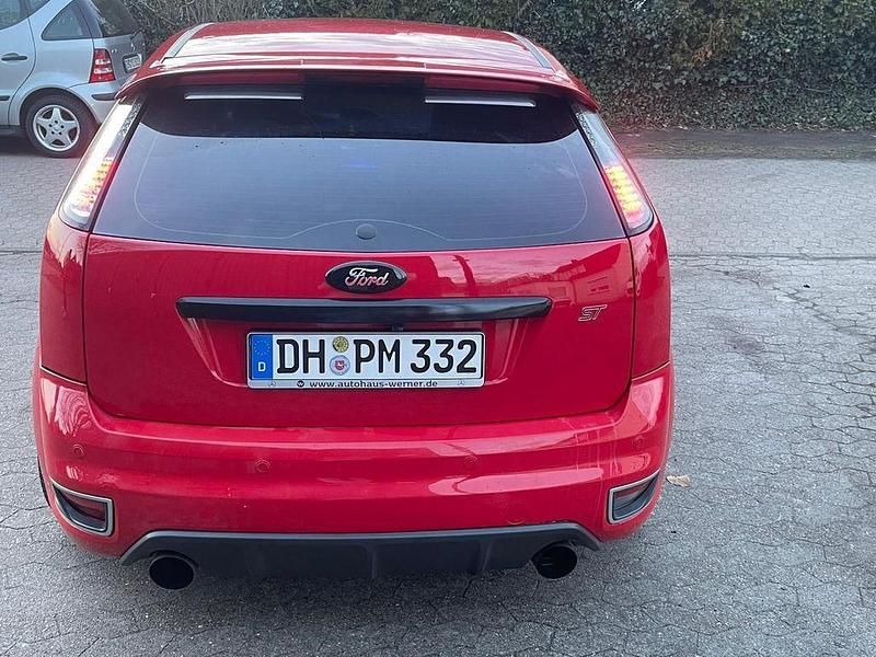 Gebraucht Ford Focus ST 140 PS (102 kW) 2005 Rot Coupé