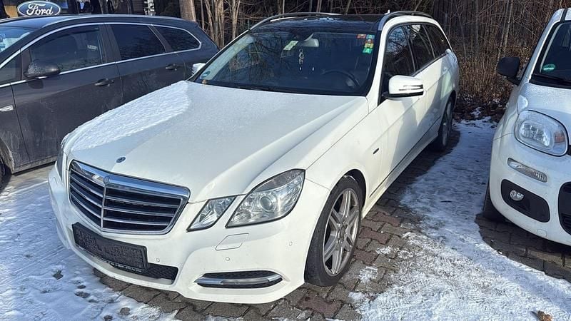 Gebraucht Mercedes E300 AMG 231 PS (169 kW) 2011 Weiß Kombi