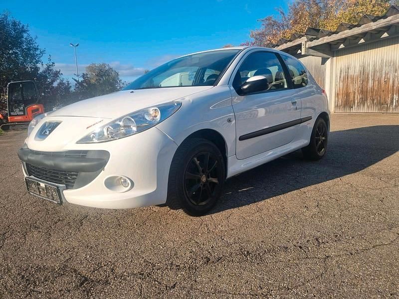 Weiß Gebraucht 2010 Peugeot 206+ Kleinwagen | 1.650 € - Bild 1/4