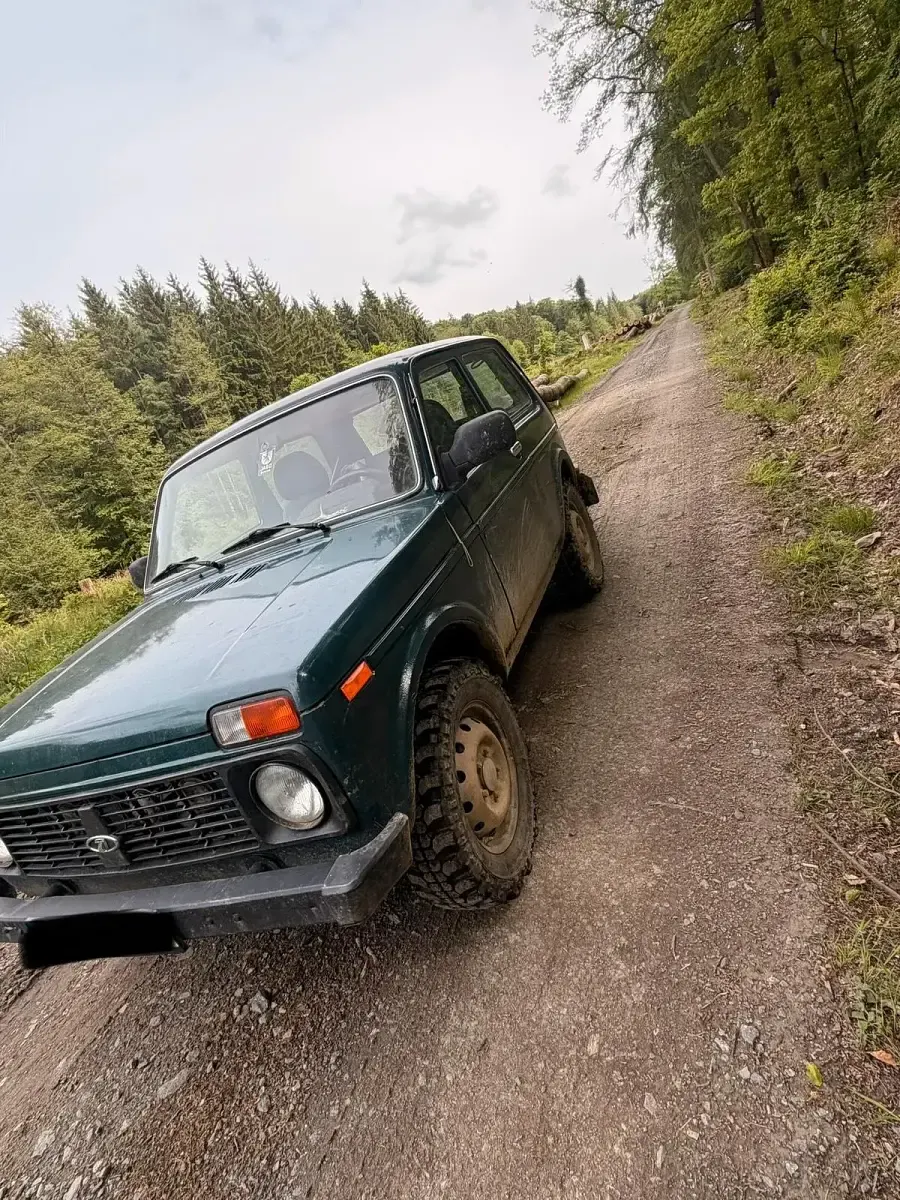Gebraucht Lada niva 83 PS (61 kW) 2009 Grün SUV