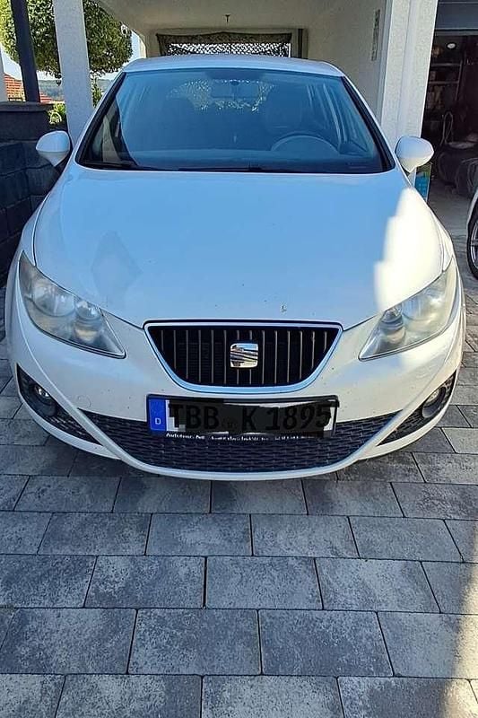 Weiß Gebraucht 2012 Seat Ibiza ST Style Kombi | 4.300 € (Fairer Preis) - Bild 1/4