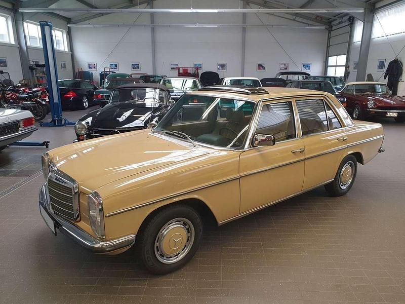 Beige Gebraucht 1974 Mercedes 250 Limousine | 17.800 € - Bild 1/4