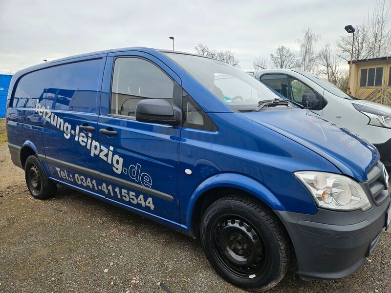 Blau Gebraucht 2011 Mercedes Vito Van / Kleinbus | 5.990 € (Superpreis) - Bild 1/4
