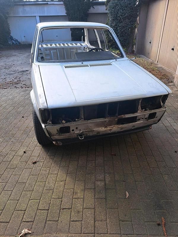 Second-hand VW Jetta 75 CP (55 kW) 1981 Argintiu Berlinǎ