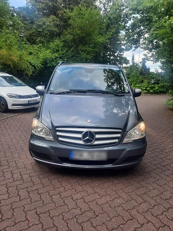 Grau Gebraucht 2013 Mercedes Viano Van / Kleinbus | 13.800 € - Bild 1/4