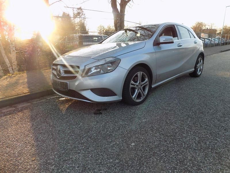 Gebraucht Mercedes A180 122 PS (89 kW) 2013 Silber Limousine