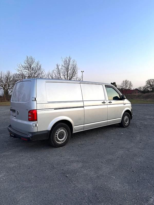 Second-hand VW Transporter 150 CP (110 kW) 2017 Argintiu Van