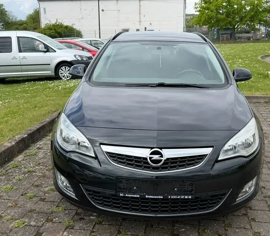 Gebraucht Opel Astra Design Edition 110 PS (80 kW) 2011 Schwarz Kombi