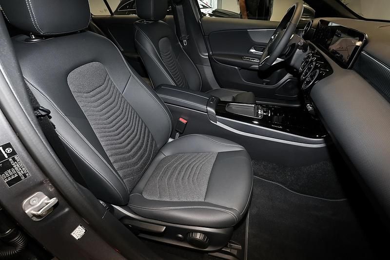 Neu Mercedes A200 Progressive 163 PS (119 kW) 2025 Metalliclack mountaingrau Limousine