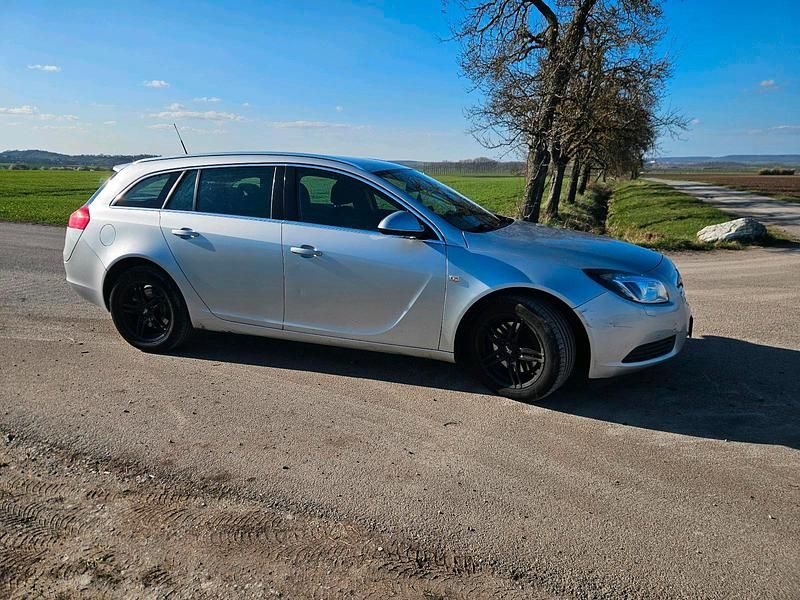 Usado Opel Insignia 160 HP (117 kW) 2010 Prateado Carrinha
