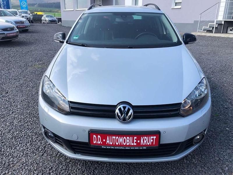 Gebraucht VW Golf VII Match 105 PS (77 kW) 2012 Frostsilber metallic Kombi