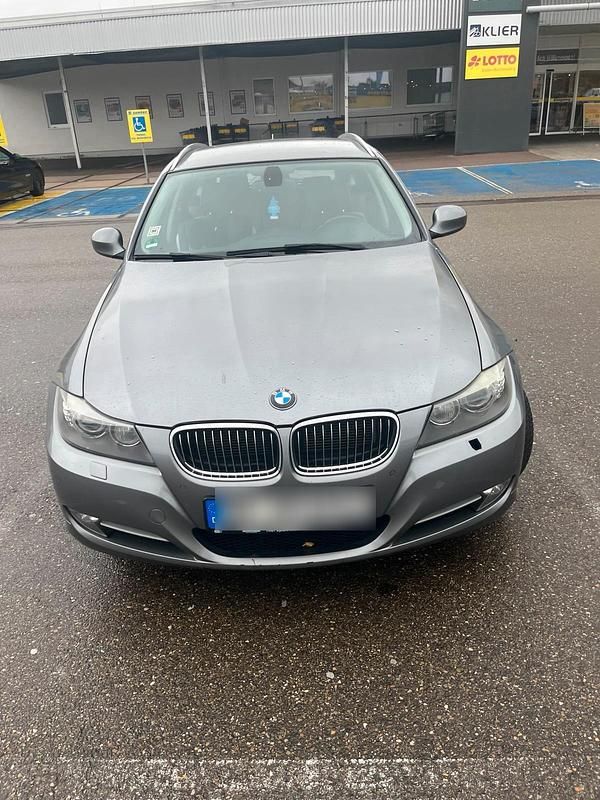 Grau Gebraucht 2010 BMW 320 Kombi | 3.000 € (Superpreis) - Bild 1/4