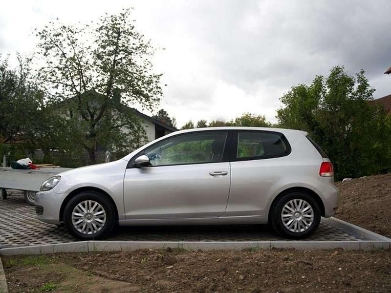 Silber Gebraucht 2011 VW Golf VI Style Limousine | 6.666 € (Guter Preis) - Bild 1/4