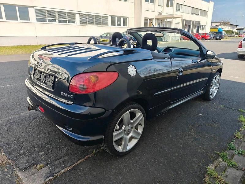 Gebraucht Peugeot 206 CC 120 PS (88 kW) 2005 Schwarz Cabrio