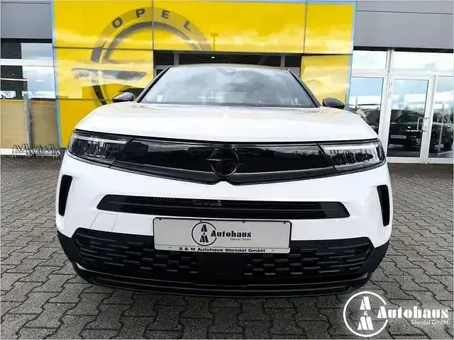 Gebraucht Opel Mokka 136 PS (100 kW) 2024 Banquise weiss SUV