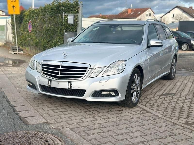 Gebraucht Mercedes E220 170 PS (125 kW) 2010 Silber Limousine