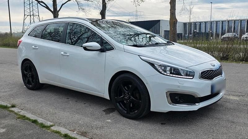 Gebraucht Kia Ceed 136 PS (100 kW) 2018 Weiß Kleinwagen
