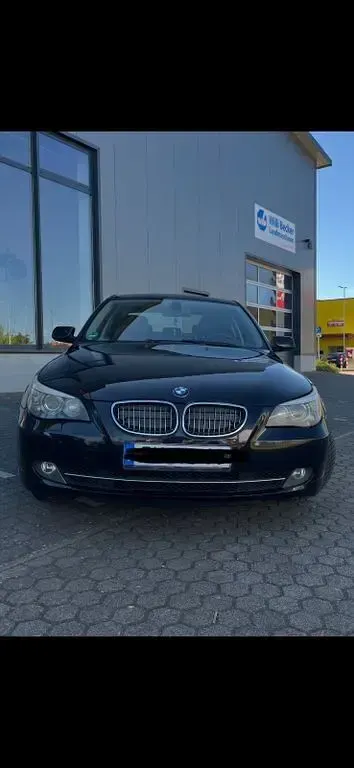 Gebraucht BMW 525 218 PS (160 kW) 2008 Schwarz Limousine