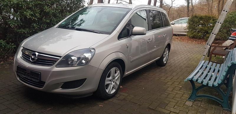 Gebraucht Opel Zafira Edition 140 PS (102 kW) 2010 Silber Van / Kleinbus