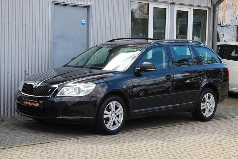 Schwarz Gebraucht 2013 Skoda Octavia Elegance Kombi | 6.980 € (Guter Preis) - Bild 1/4