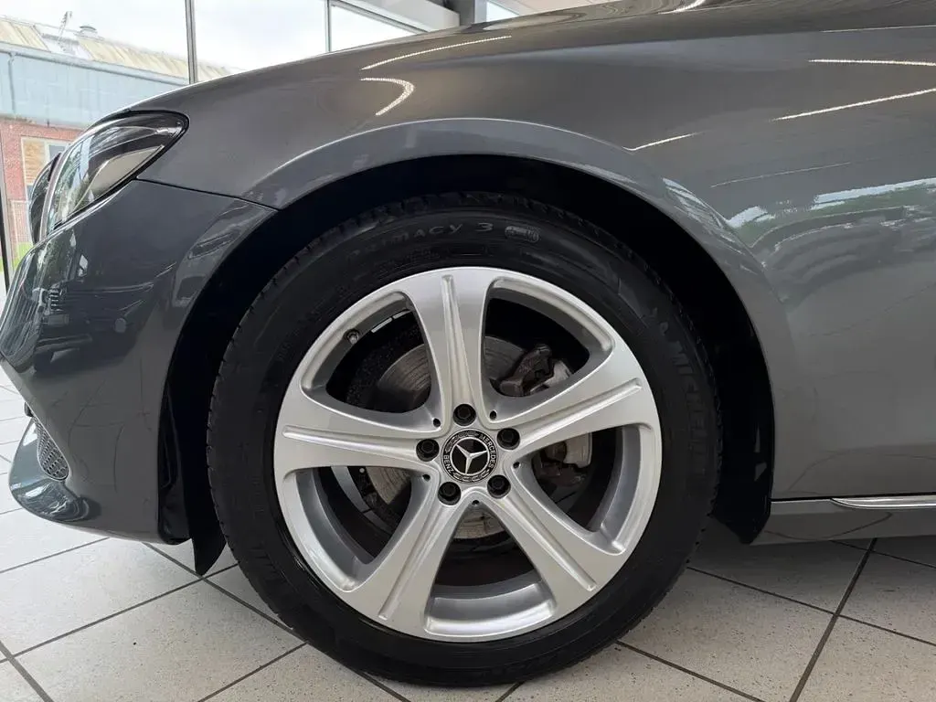 Usado Mercedes E220 Avantgarde 194 CV (142 kW) 2017 Gris Berlina