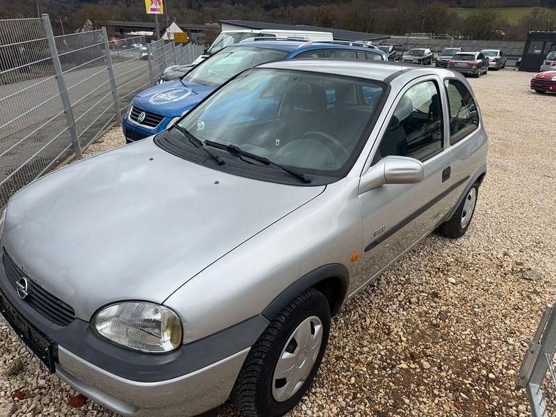 Gebraucht Opel Corsa 54 PS (39 kW) 2000 Silber Limousine