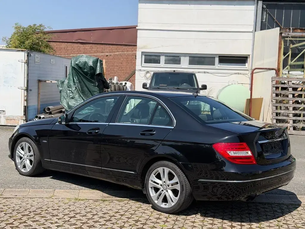 Gebraucht Mercedes C180 120 PS (88 kW) 2012 Schwarz Limousine