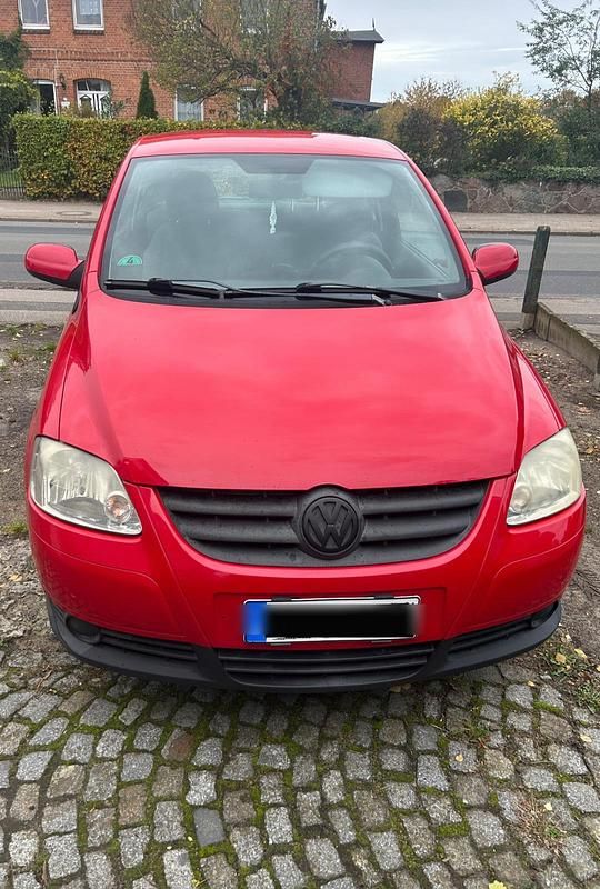 Rot Gebraucht 2008 VW Fox Kleinwagen | 1.000 € (Fairer Preis) - Bild 1/4