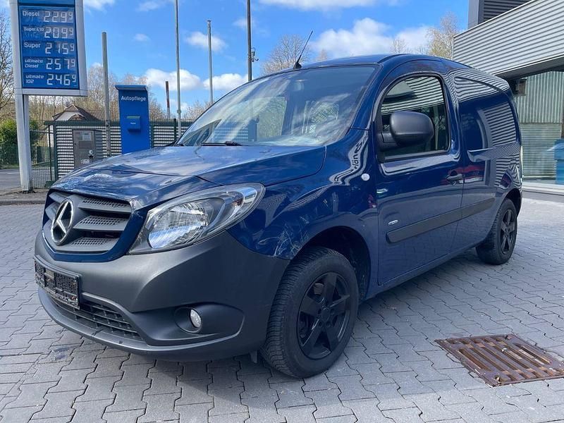 Gebraucht Mercedes Citan 111 110 PS (80 kW) 2017 Blau Van / Kleinbus
