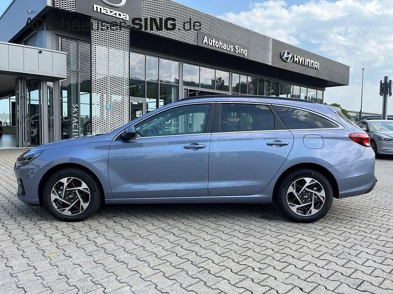 Neu Hyundai i30 140 PS (102 kW) 2025 Blau Limousine