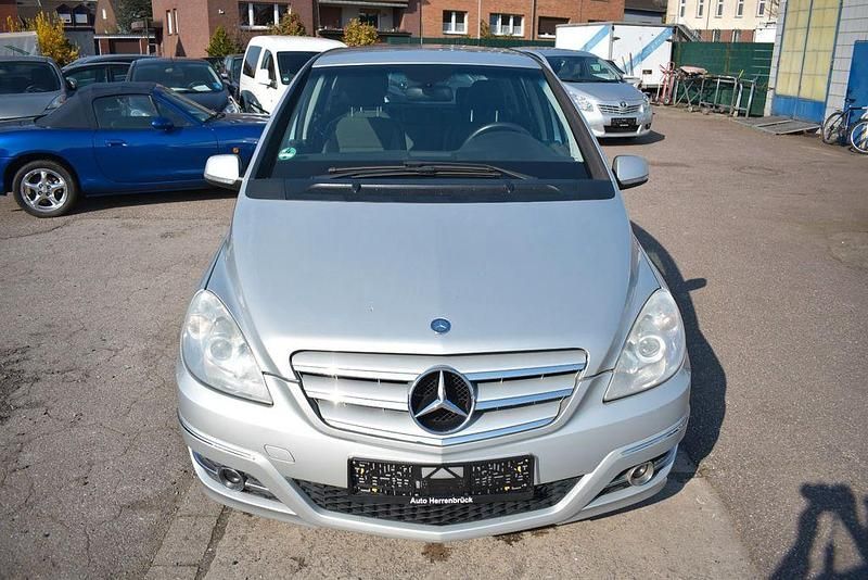 Gebraucht Mercedes B170 116 PS (85 kW) 2008 Silber Van / Kleinbus