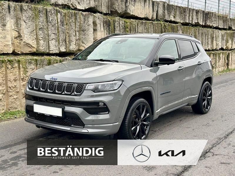 Zweifarblackierung sting gray/dach schwarz Gebraucht 2021 Jeep Compass SUV | 24.480 € (Fairer Preis) - Bild 1/4