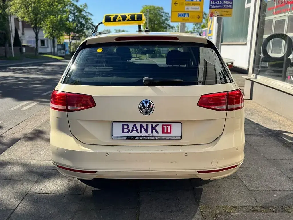 Gebraucht VW Passat Trendline 150 PS (110 kW) 2017 Gelb Kombi