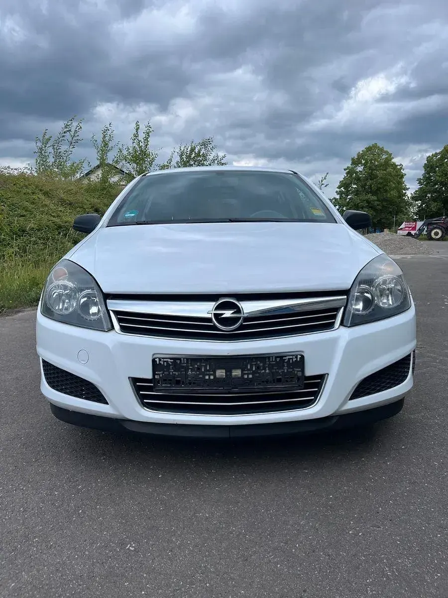 Gebraucht Opel Astra 116 PS (85 kW) 2009 Weiß Limousine