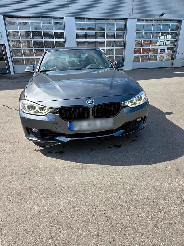 Grau Gebraucht 2012 BMW 335 Limousine | 14.299 € (Fairer Preis) - Bild 1/4
